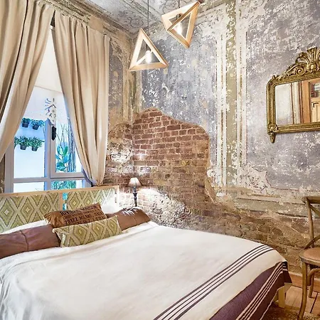 Апартаменты 19th Century Luxury Loft In Galata